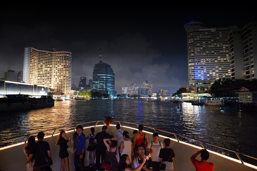 chao phraya cruise dinner bangkok